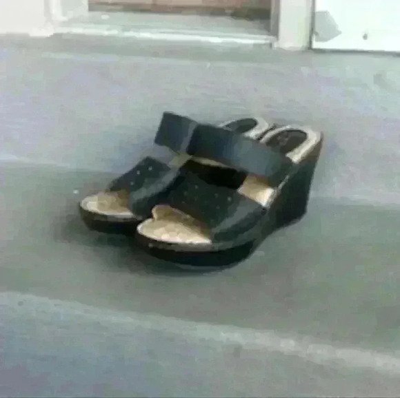 BOC wedge sandal, Size 8 - Picture 5 of 5